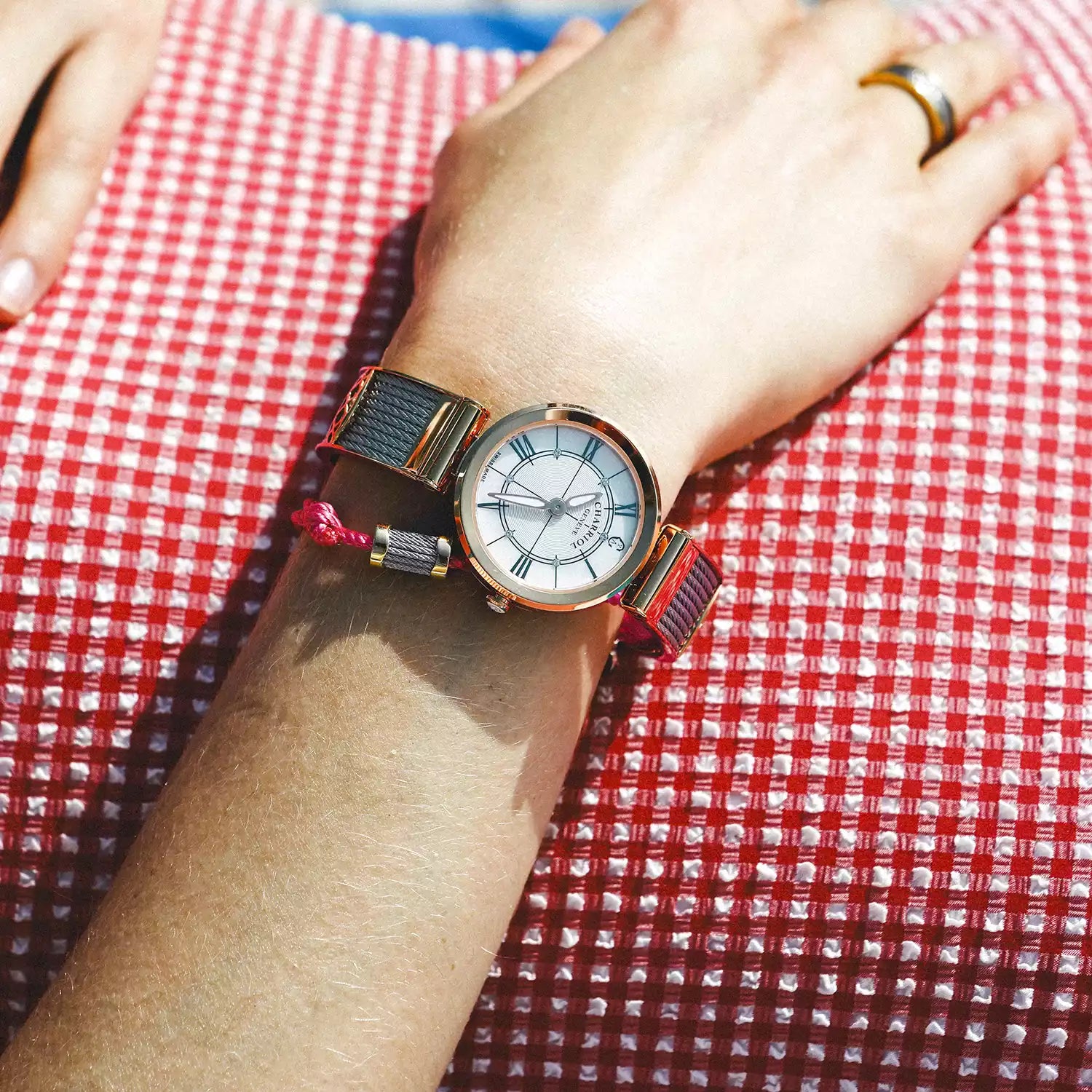 FOREVER32MM、クォーツキャリバー、マザーオブパール文字盤、ローズゴールドPVDベゼル、スティール製ケーブルブレスレット -Charriol ジュネーブ - 時計