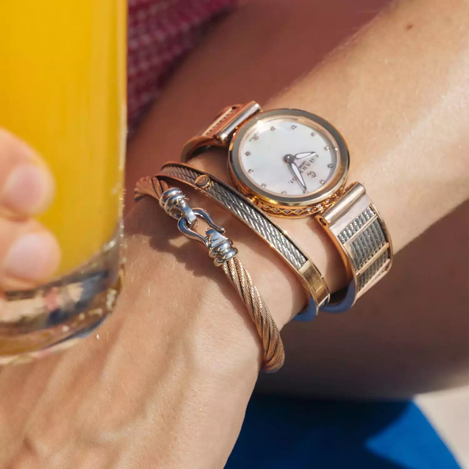 FOREVER YOURS, 32MM, クォーツキャリバー、マザーオブパール、12個のダイヤモンドのダイヤル、ローズゴールドPVDベゼル、スティール製ケーブルブレスレット -Charriol ジュネーブ - 時計