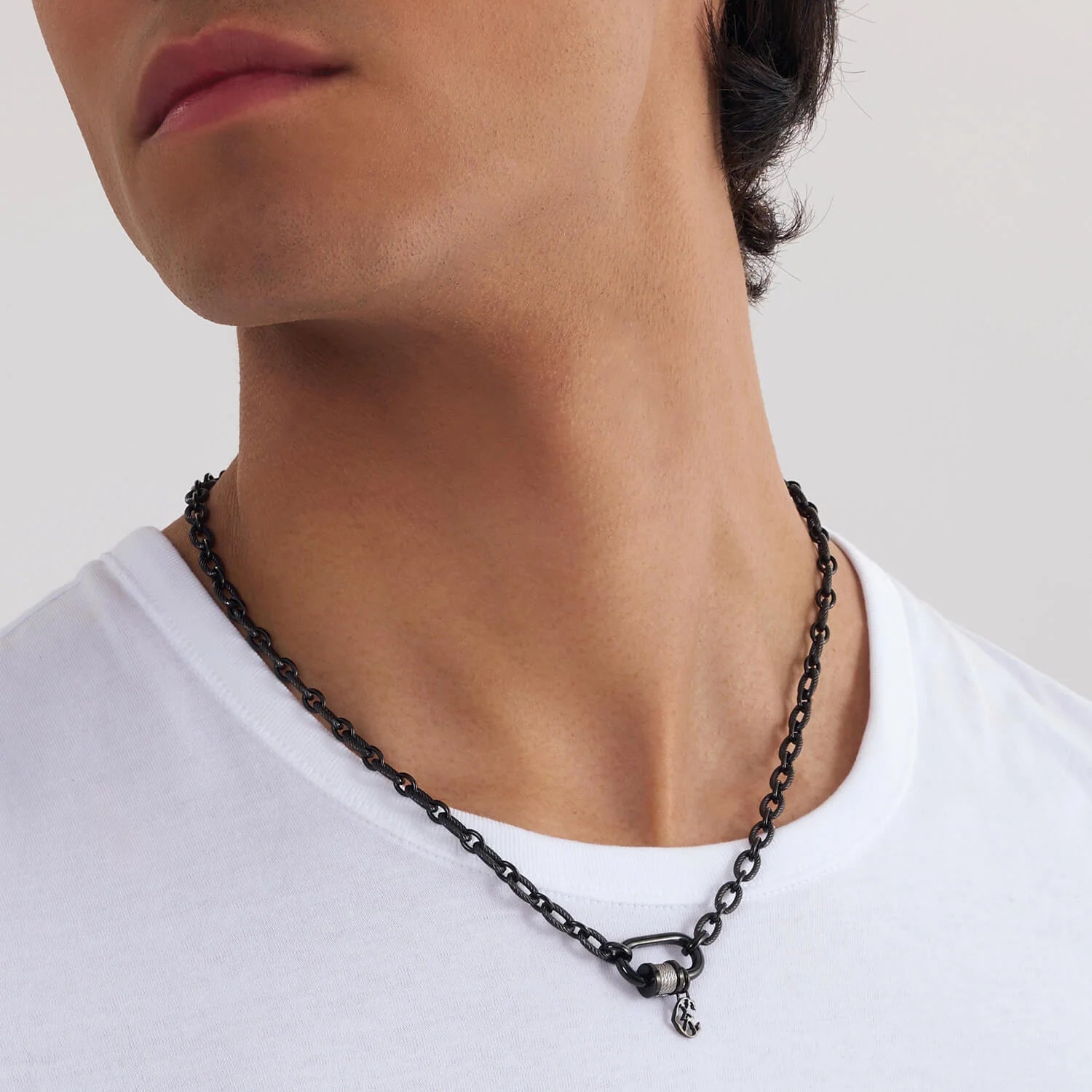 スティール・ブラック