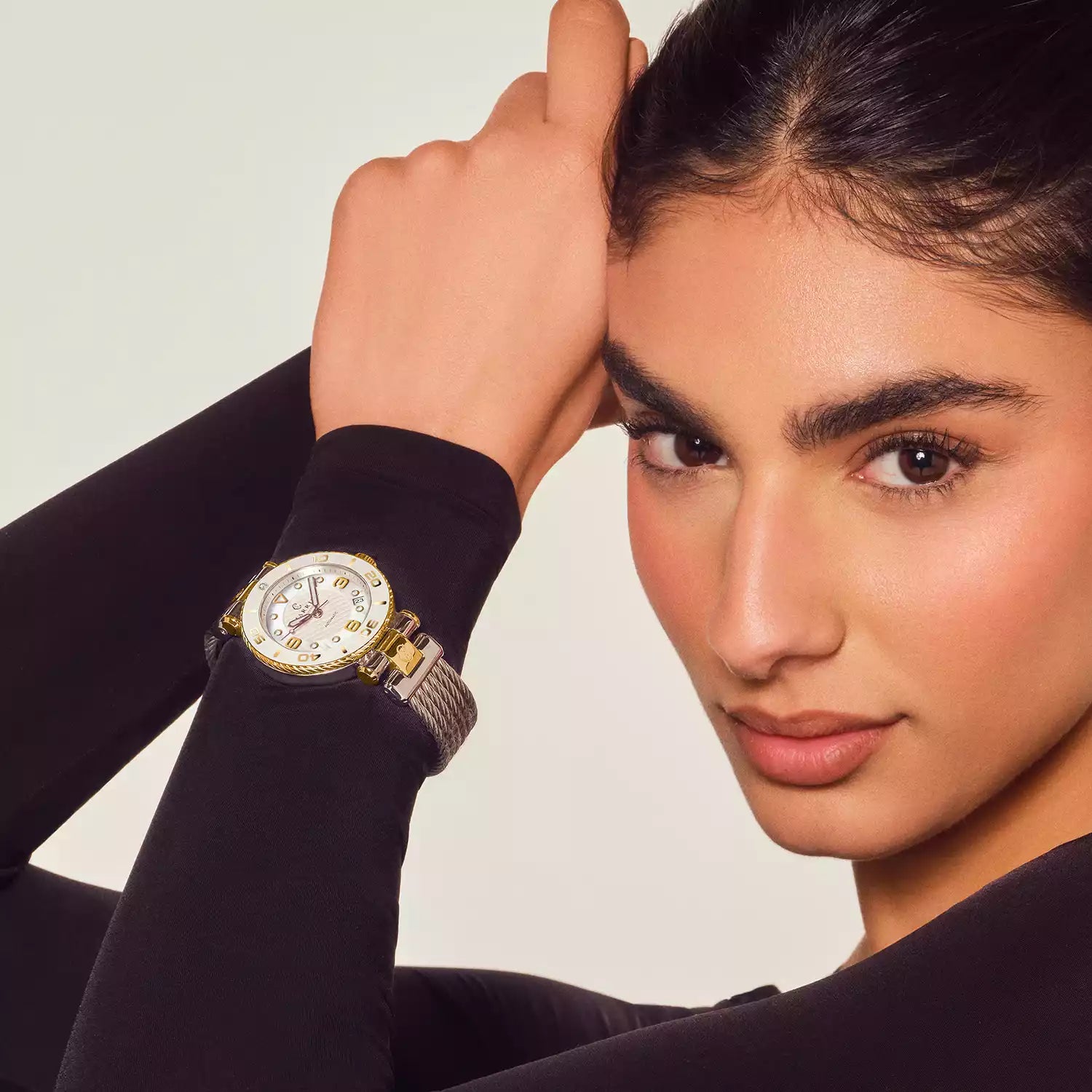 NAVIGATOR SURF、36MM、オートマティックキャリバー、ホワイトダイアル、ホワイトベゼル、スティール製ブレスレット -Charriol ジュネーブ - 時計