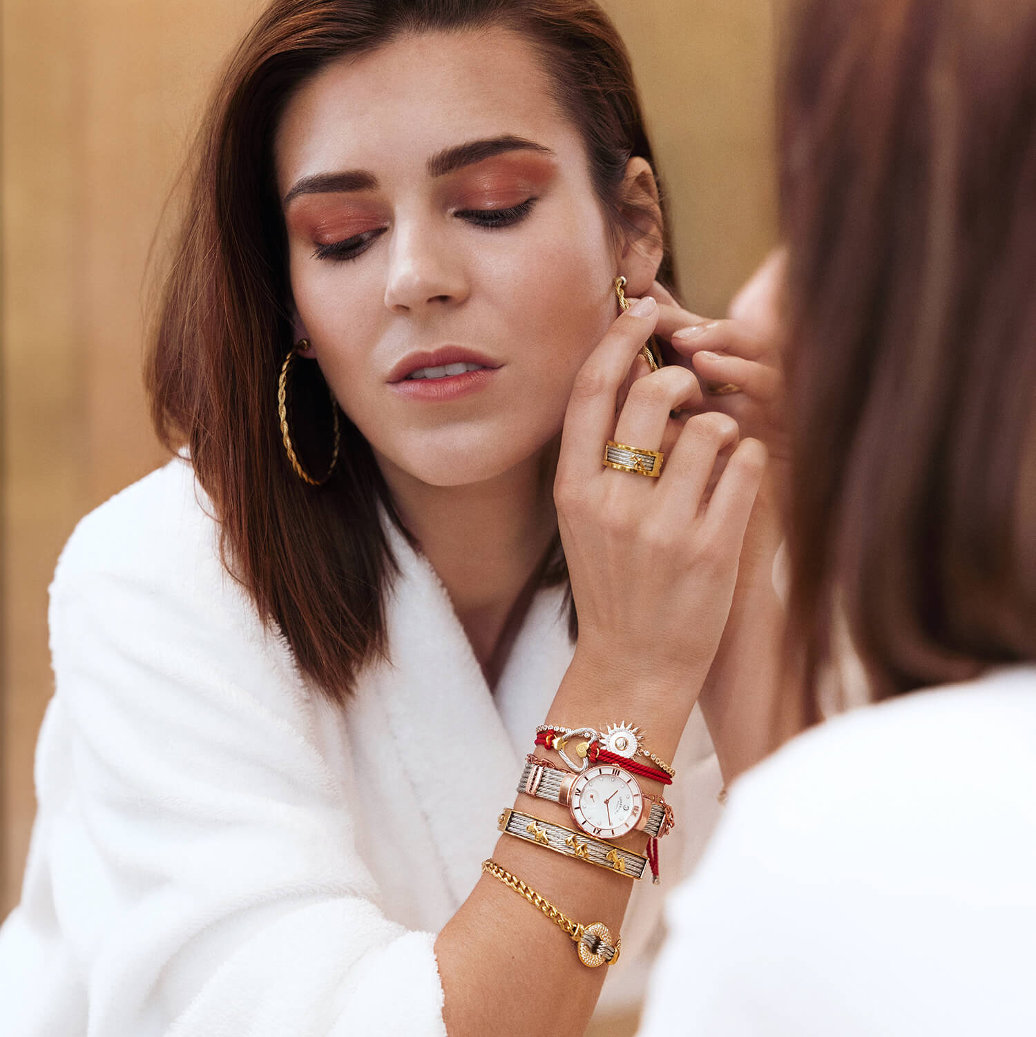 ST TROPEZ30MM、クォーツキャリバー、マザーオブパール 10ダイヤル、マザーオブパールベゼル、スティール製ケーブルブレスレット -Charriol ジュネーブ - 時計