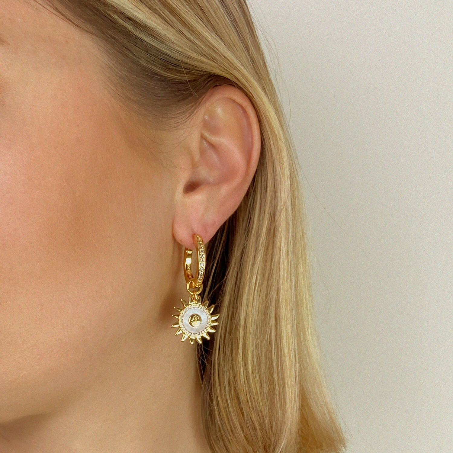 Yellow Gold_Sun and Butterfly Clasp