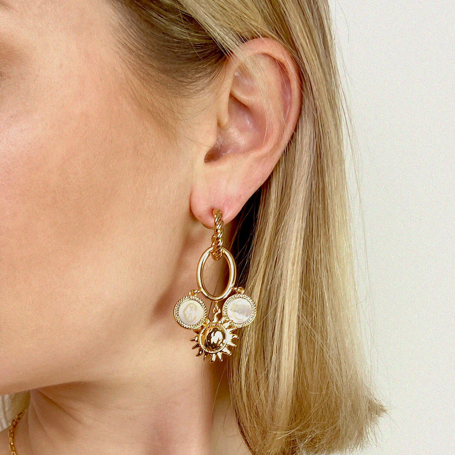 イエローゴールド_3マザーオブパールコインと太陽