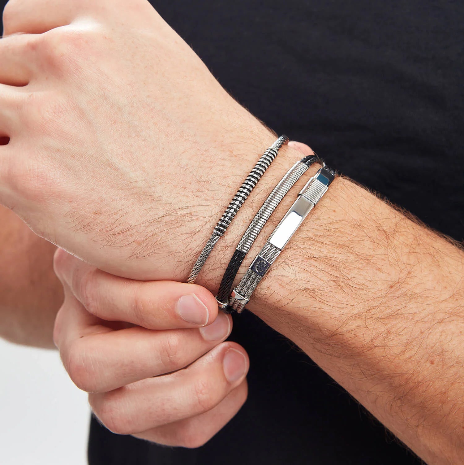 ブラック_メタルプレートとスプリング