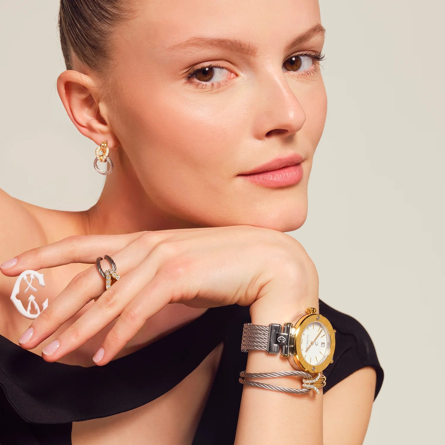 NAVIGATOR CRUISE36MM、クォーツキャリバー、マザーオブパール製ダイアル、"CHARRIOL CHARRIOL " ベゼル、スティール製ケーブルインターチェンジャー -Charriol ジュネーブ - 時計