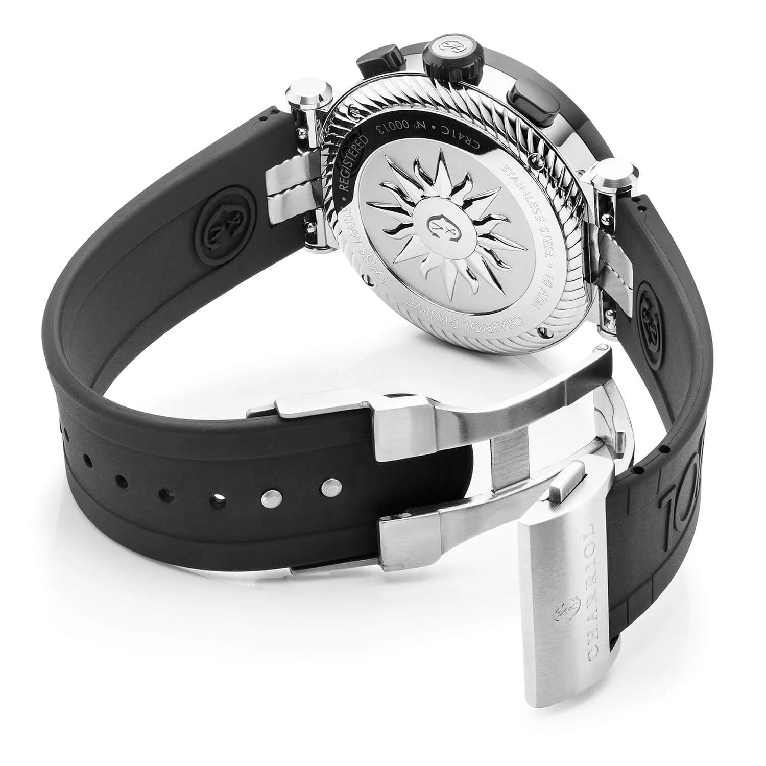 NAVIGATOR CRUISE41mm、クォーツ自社製クロノグラフレーム、ブラック＆レッドクロス文字盤、ブラックPVDスティール "CHARRIOL CHARRIOL " ベゼル、ブラックラバー チェンジャブル ストラップ - © 2024Charriol - 時計