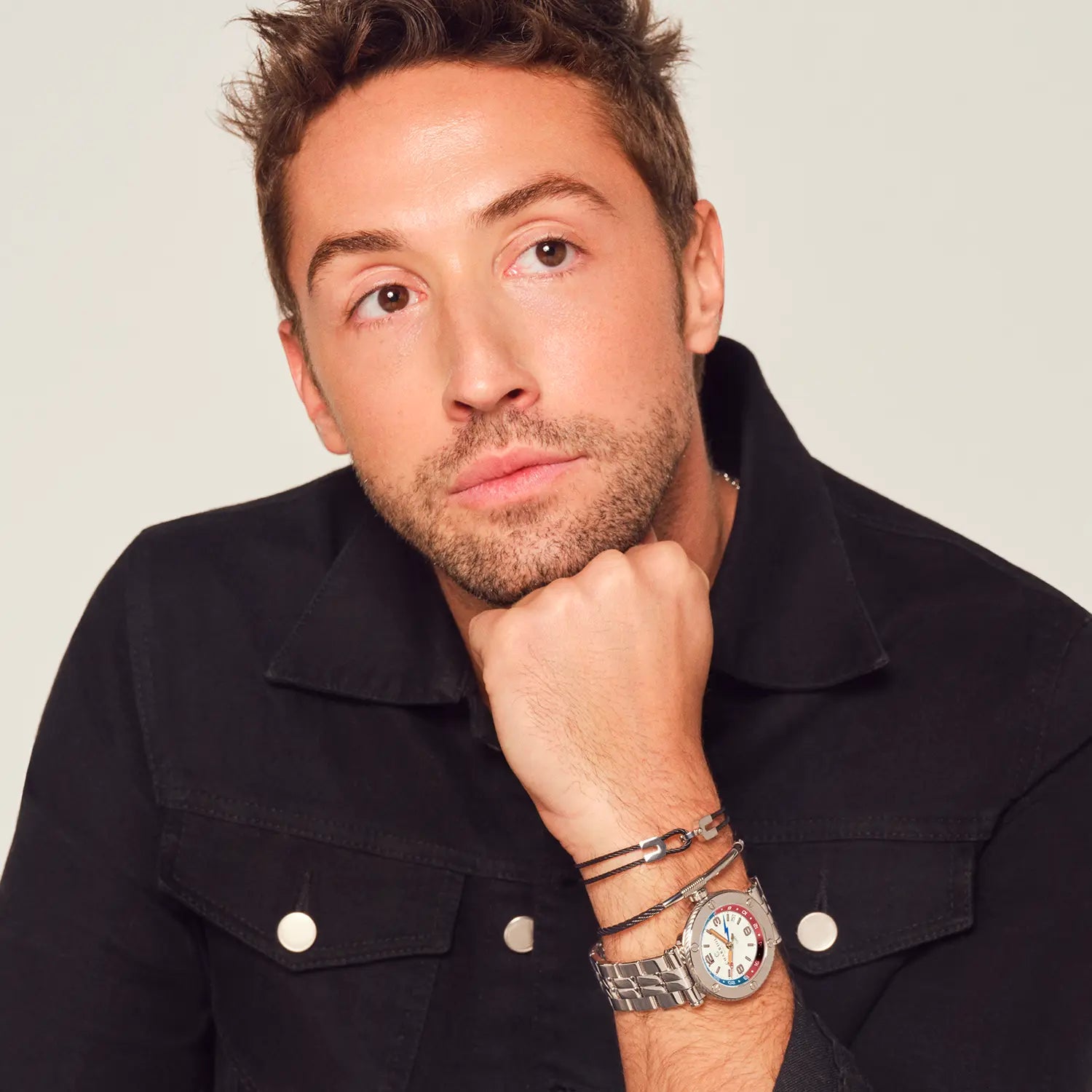 NAVIGATOR サーフ GMT、41MM、オートマティックキャリバー、ホワイトダイアル、6ピンベゼル、スティール製ブレスレット -Charriol ジュネーブ - 時計