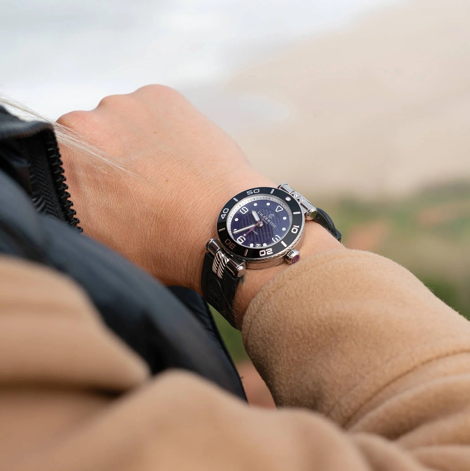 NAVIGATOR サーフ、36MM、自動巻きキャリバー、ブラック、1ダイヤモンドベゼル、パープル文字盤、ブラックのラバーブレスレット